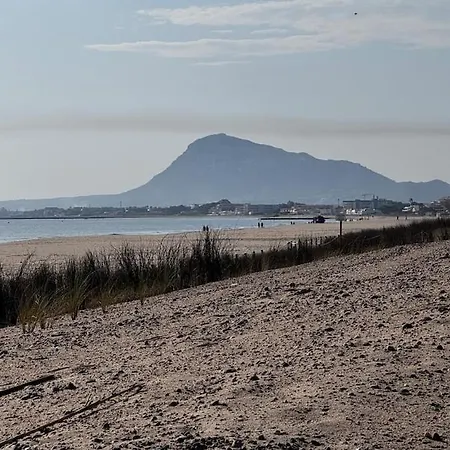 아파트 Casa En Playa Les Deveses, *