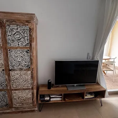 Casa En Playa Les Deveses, 아파트