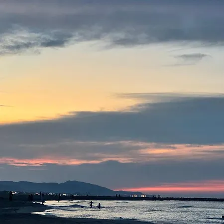 Casa En Playa Les Deveses, 아파트